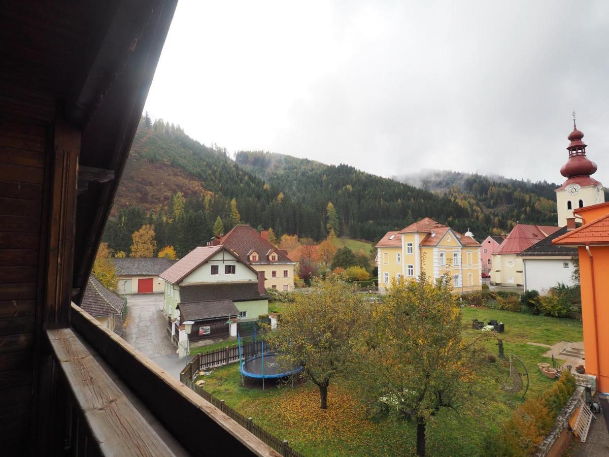 Gasthof Zum Gruenen Specht Oberzeiring ภายนอก รูปภาพ